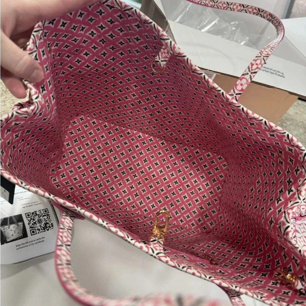 Louis Vuitton Pink and White Monogram by the pool neverfull - Picture 6 of 14